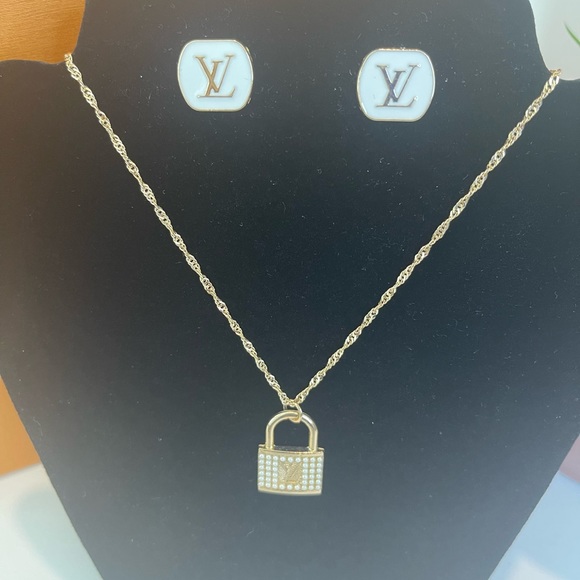 Louis Vuitton Button and Charm - Picture 3 of 5